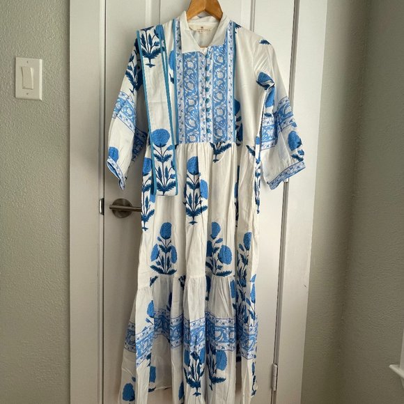 Traditional 1930's or 40's Woman's Dress with Pockets - Picture 1 of 5